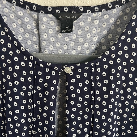 Ann Taylor size medium black and white tank top blouse with keyhole accent - Picture 2 of 3